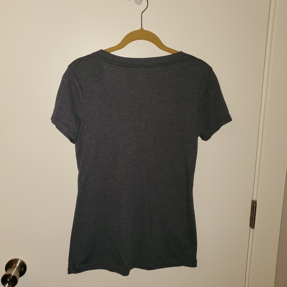 𝅺CROOKED Media "Friend of the Pod" v-neck t-shirt - Picture 5 of 7
